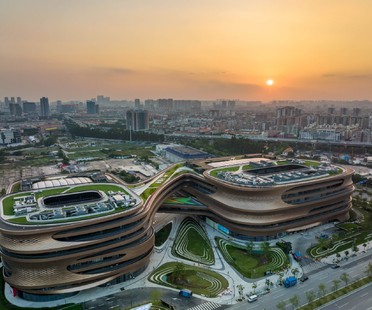 Zaha Hadid Architects designs Infinitus Plaza global headquarters in Guangzhou, China
Zaha Hadid建雷竞技下载链接筑设计Infinitus Plaza全球总部在广州,中国