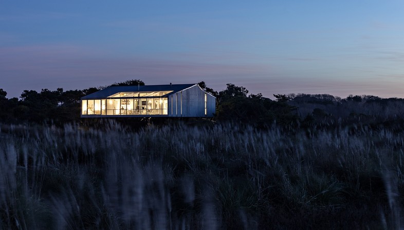 Alric and Galindez’s Casa RM, between the pampas and the Atlantic Ocean
Alric和Galindez的Casa RM,在潘帕斯草原和大西洋之间