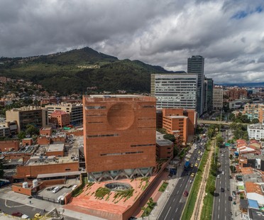 El Equipo Mazzanti: Expansion of Fundacion Santa Fe hospital in Bogotà
El Equipo Mazzanti:Bogotà的Fundacion Santa Fe医院的扩展