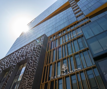 The Montréal Four Seasons Hotel designed by Lemay and Sid Lee Architecture
Lemay和Sid Lee Architecture设计的蒙特利尔四季酒店#raybet官网
