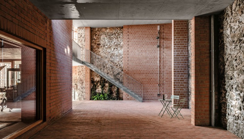 Harquitectes: Clos Pachem winery in Gratallops, Catalonia
Harquitectes:位于加泰罗尼亚Gratallops的Clos Pachem酿酒厂