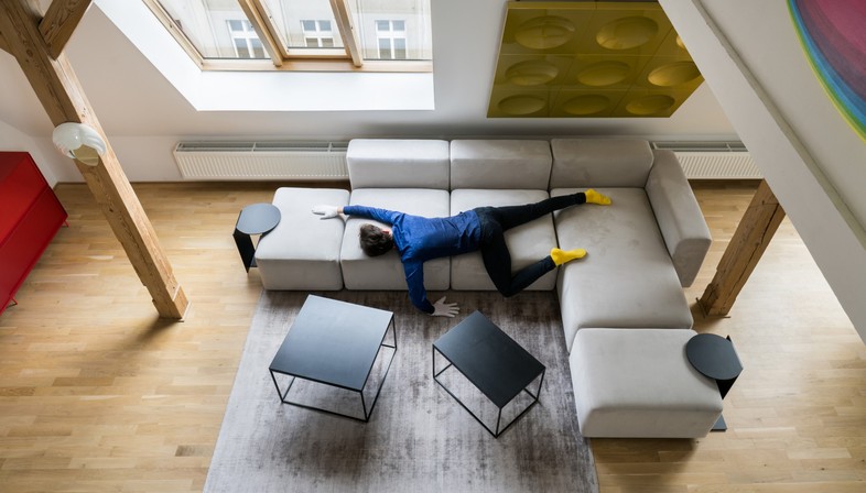 Esté architekti: Interiors of an attic duplex in Prague
estéArchitekti:布拉格的阁楼双工的内部