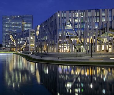 Daniel Libeskind’s Kö-Bogen office complex in Düsseldorf
Daniel Libeskind在杜塞尔多夫的Kö-Bogen Office Complex
