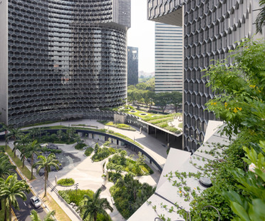 Büro Ole Scheeren’s DUO in Singapore, a sustainable tower awarded the CTBUH Award
新加坡的BüroOleSheeren's Duo,可持续的塔授予CTBUH奖