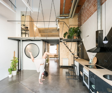 UPHouse by cumuloLimbo studio, or: how to enlarge a space elegantly
Uphouse by Cumulolimbo Studio,或者:如何优雅地放大空间