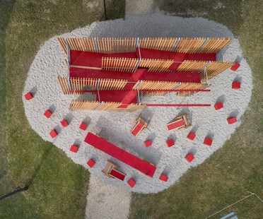 OFF FENCE: an installation at the 17th Venice Biennale
围栏外:第17届威尼斯双年展上的装置