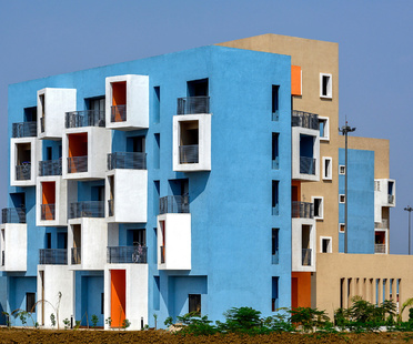 Shree Town, new sustainable housing by Sanjay Puri Architects
Shree Town,Sanjay Puri建筑师的新可持续住房雷竞技下载链接