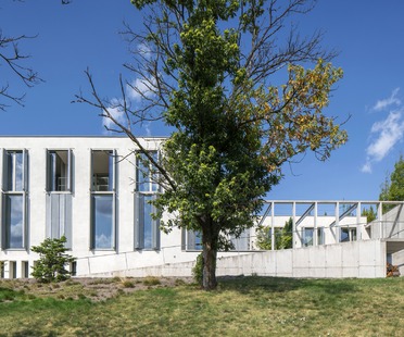 Wagnerian-inspired concrete house designed by B.K.P.Š. Architects
由B.K.P.Š设计的瓦格纳风格的混凝土住宅。雷竞技下载链接架构师