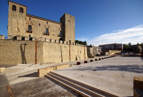 罗科·瓦伦蒂尼与克里乔城堡的城市重建