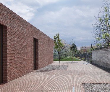 简·普罗斯卡的《砖的挽歌:砖的花园和砖的房子》