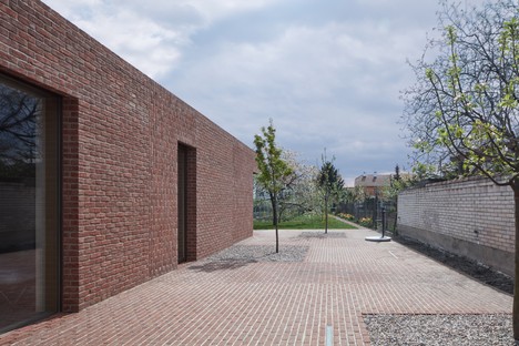 简·普罗斯卡的《砖的挽歌:砖的花园和砖的房子》