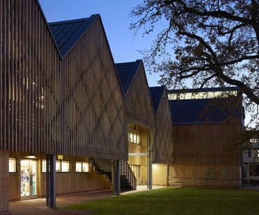 汉普郡贝达莱斯学校的Feilden Clegg Bradley Studios艺术与设计大楼