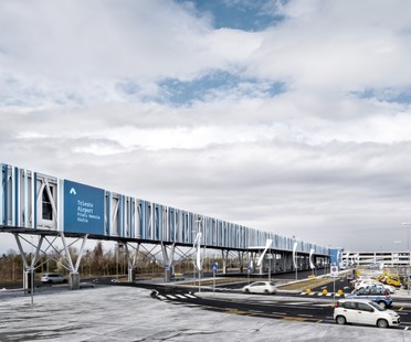 FUD Lombardini22物理品牌步行道和里雅斯特机场入口