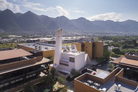 Carranza Ruiz Arquitectura Pueblo Serena购物中心，墨西哥蒙特雷