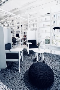 Cadena Asociados的墨西哥设计师在蒙特雷有了新的黑白办公室