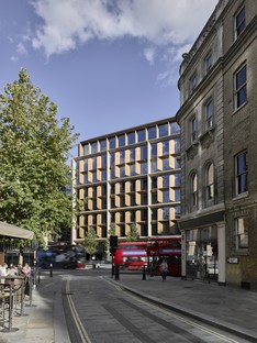 2018年英国皇家建筑师协会斯特灵奖授予Foster + Partners的彭博社