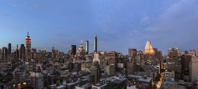 35xv通过fxCollaborative在曼哈顿的亮片摩天大楼