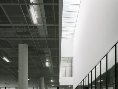 Kaan Architecten设计蒂尔堡大学的立方体