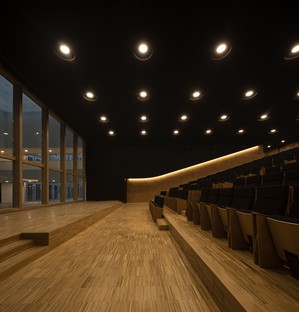 KAAN和PRANLAS-DESCOURS公司设计了里尔的新展厅Métiers et l’artisanat