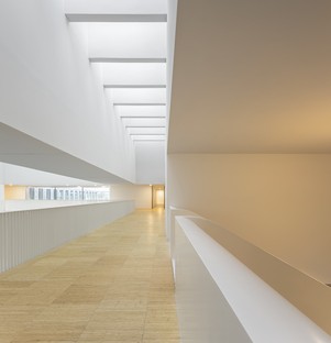 KAAN和PRANLAS-DESCOURS公司设计了里尔的新展厅Métiers et l’artisanat