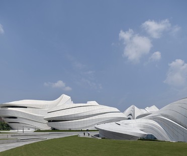 Zaha Hadid建雷竞技下载链接筑师Meixihu国际文化与艺术中心长沙