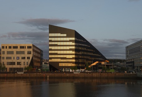 SnøhettaDesigns PowerhouseBrattørkaia，世界上最北端的能量阳性建筑