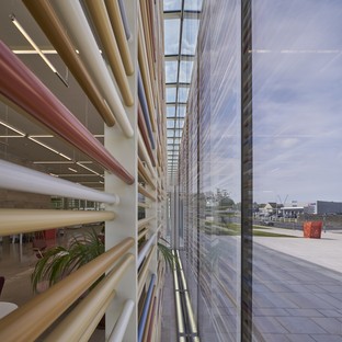 Serero Architectes Urbanistes设计新媒体图书馆，Bayeux的城市和景观展示柜