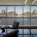 ReinachMendonçaArquitetosSofdiasdos设计办公楼俯瞰Rio de Janeiro的Sugarloaf Mountain