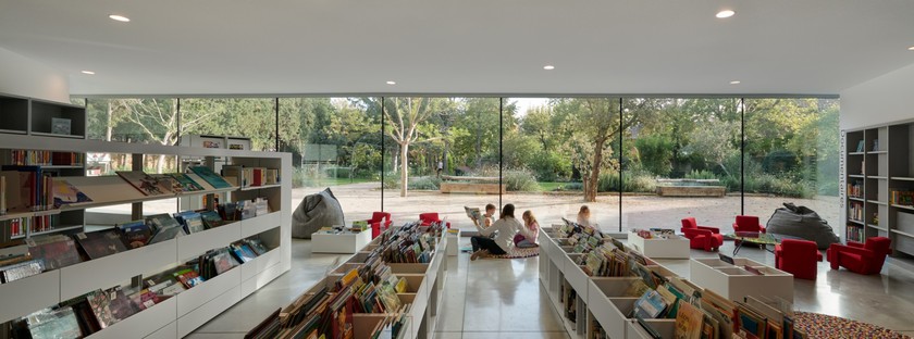 Dominique Coulon & Associés设计了Pélissanne的媒体图书馆和公园
