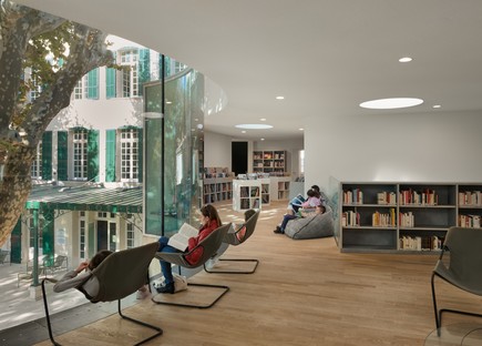 Dominique Coulon & Associés设计了Pélissanne的媒体图书馆和公园