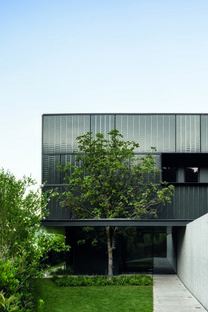 Lissoni＆Partnersarchitecture, nature and industry on the lake - Fantini Headquarters in Pella