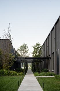 Lissoni＆Partnersarchitecture, nature and industry on the lake - Fantini Headquarters in Pella