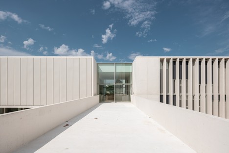 Panorama #raybet官网Architecture设计了位于普罗旺斯艾克斯的MMSH研究园区