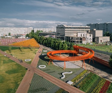 DROM工作室将一个单调的广场- Azatlyk广场-转变成一个活跃的公共空间