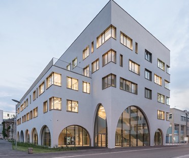 Berger+Parkkinen联合建筑师事务所设计了萨雷竞技下载链接尔茨堡新的药物研究所和实验室大楼