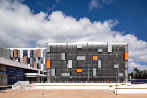 Kruchin Arquitetura设计了Brasília(巴西)UDF大学中心的新建筑和停车场
