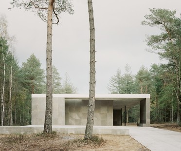 KAAN Architecten设计了Loenen Pavilion，一座与自然和谐的纪念建筑