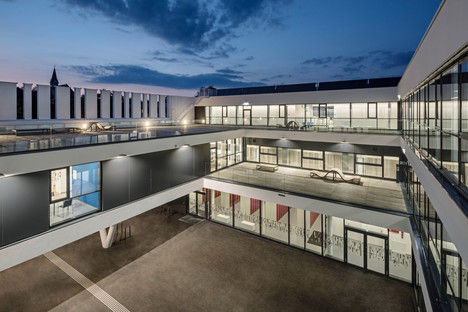 Megatabs Designs .Borg，Oberndorf的一所可持续和节能的学校