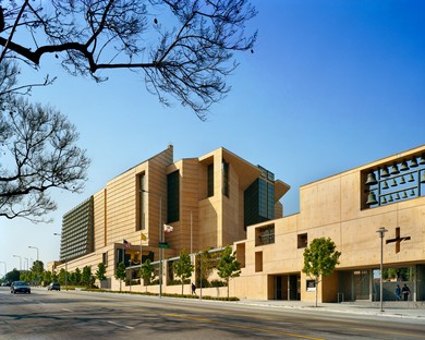 拉斐尔·莫尼奥（Rafael Moneo）授予金狮终身成就，在洛杉矶双年展的建筑展览会上#raybet官网