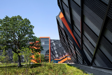 SRG合作伙伴在俄勒冈州Nike World总部设计纽约车库