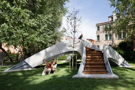 纹状体——威尼斯一座3d混凝土打印的拱形桥