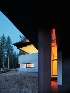 福克纳建筑师Loo雷竞技下载链接kout House，内华达山脉的一栋简约房屋