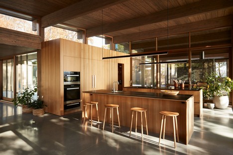 Atelier Pierre Thibault设计Brome Lake的当代房屋