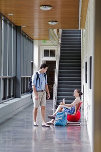 VMA福伊特和麦克塔维什建筑师事务所设计了美雷竞技下载链接国米尔布鲁克学校的数学和科学中心