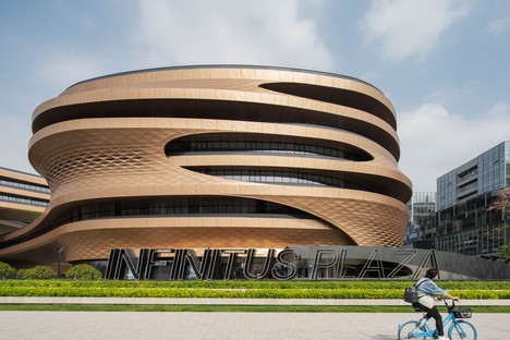 扎哈·哈迪德建筑事务所雷竞技下载链接为广州无限极广场全球总部设计