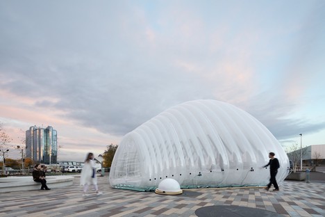 ecoLogicStudio在格拉斯哥COP26展示了Air Bubble空气净化生态机器和BioFactory建筑系统