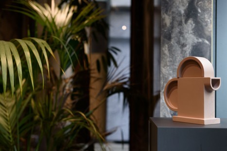 陶瓷：在米兰的Iris Ceramica Group的旗舰店的无艺术品展览