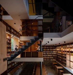 Capsule Hostel和书店被命名为2021年的世界内部