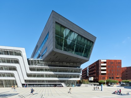 该大学作为城市校园9示例，用于良好的振动展览“height=