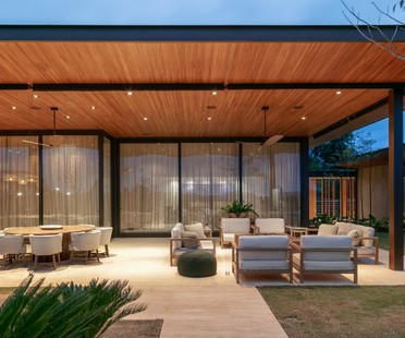 Gilda Meirelles arquitetura pitombas房子一栋模块化的房子，融合到大自然